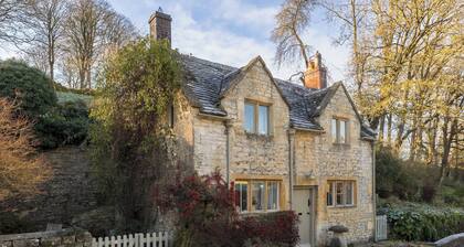Charming 2 Bedroom Cottage in Compton Abdale, Glos - Pass the Keys