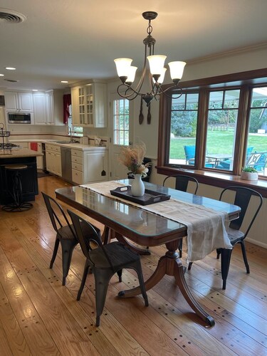 Boise Farmhouse Escape • Acreage, Comfort & Space.Spacious 5-bedroom house