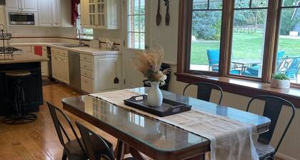 Boise Farmhouse Escape • Acreage, Comfort & Space.Spacious 5-bedroom house