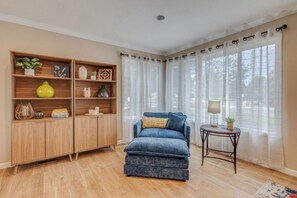 Smart TV - Roomy Broadmoor Home, D-12 School 4bed w/ multiple living areas, Mtn views. (Colorado Springs)
