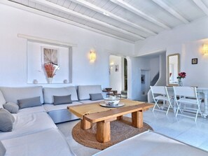 Living area - Villa Nif with private pool (Paros)