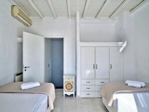 5 bedrooms, iron/ironing board, WiFi, bed sheets - Villa Nif with private pool (Paros)