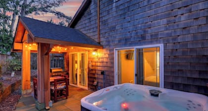 Tides & Timber by Avantstay Lakeside Retreat + Hot Tub + Kayaks + Paddleboard + Bikes Near Beach