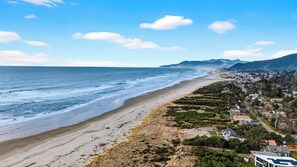 House (2 Bedrooms) | Interior - Tides & Timber by Avantstay Lakeside Retreat + Hot Tub + Kayaks + Paddleboard + Bikes Near Beach (Rockaway Beach)