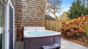 House (2 Bedrooms) | Interior - Tides & Timber by Avantstay Lakeside Retreat + Hot Tub + Kayaks + Paddleboard + Bikes Near Beach (Rockaway Beach)