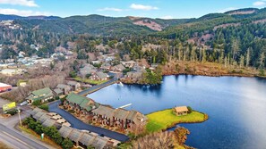 Interior - Tides & Timber by Avantstay Lakeside Retreat + Hot Tub + Kayaks + Paddleboard + Bikes Near Beach (Rockaway Beach)