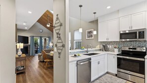 House (2 Bedrooms) | Interior - Tides & Timber by Avantstay Lakefront Retreat + Hot Tub + Kayaks + Paddleboard + Bikes Near Beach (Rockaway Beach)