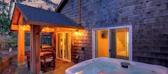 Tides & Timber by Avantstay Lakefront Retreat + Hot Tub + Kayaks + Paddleboard + Bikes Near Beach