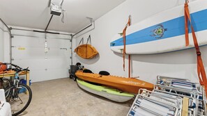 Interior - Tides & Timber by Avantstay Lakeside Retreat + Hot Tub + Kayaks + Paddleboard + Bikes Near Beach (Rockaway Beach)