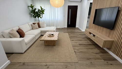 Wonderful 2-bedroom house with AC in sunny Los Angeles