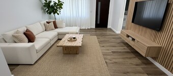 Wonderful 2-bedroom house with AC in sunny Los Angeles