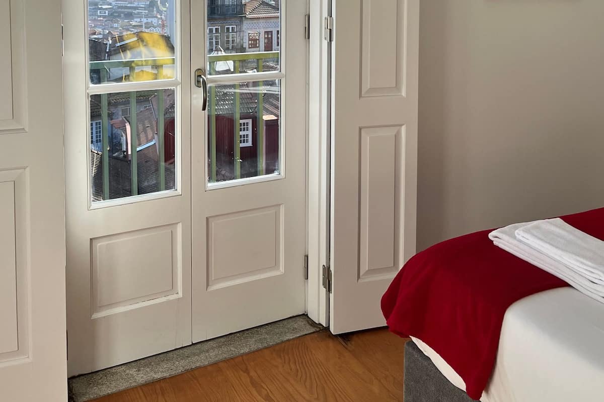 Deluxe dubbelrum - utsikt mot staden | Gratis wi-fi