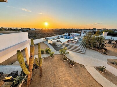 Simple Stay, Big Views, Private Room & Pool
