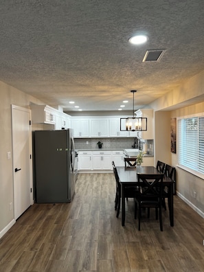Dining - Cozy, Remodeled Home by Tramway, Park-Side, Huge Yard, Near I-40 (Albuquerque)