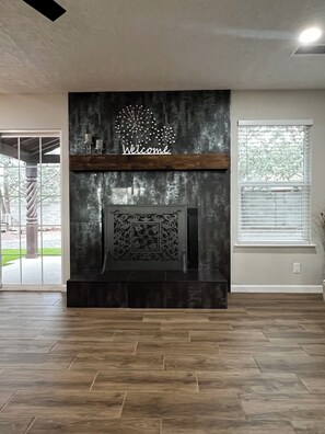 Lobby - Cozy, Remodeled Home by Tramway, Park-Side, Huge Yard, Near I-40 (Albuquerque)