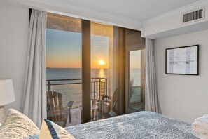 2 bedrooms, iron/ironing board, WiFi, bed sheets - New / Beachfront Condo/ Pool/ Surfing/ Fishing (Virginia Beach)