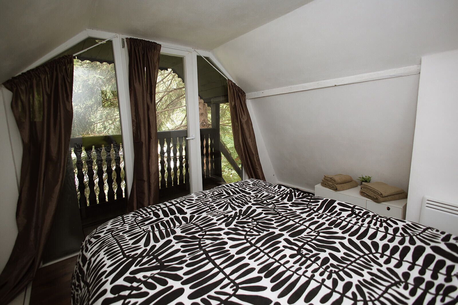 Fer et planche à repasser, accès Internet, draps fournis