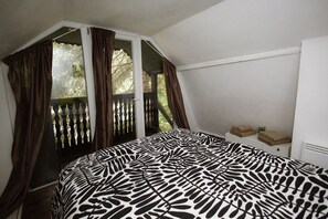 Fer et planche à repasser, accès Internet, draps fournis