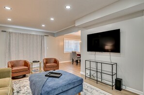 Living area - 2 mi. to the MASTERS. Remodeled 3br,2ba 1,900 sq. st. condo. Great Location! (Augusta)