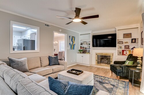 2 mi. to the MASTERS. Remodeled 3br,2ba 1,900 sq. st. condo. Great Location!