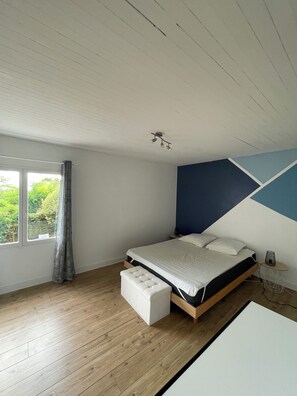 6 chambres, fer et planche à repasser, Wi-Fi