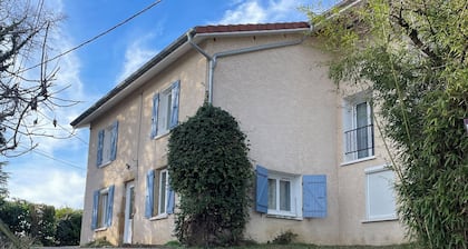 Gßte de Félix in a charming house of 6ch-20 persons-17 beds with land