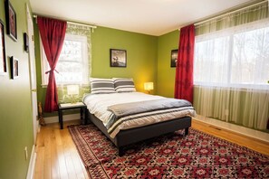 3 slaapkamers, een strijkplank/strijkijzer, internet, beddengoed