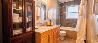Base yourselves here!  3 bes+2ba w/ great yard, dual monitor workstation!