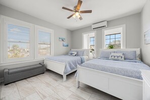 2 bedrooms, iron/ironing board, free WiFi, bed sheets - Elegant 2-Bedroom Retreat on 21st Street -Steps away from Galveston's best! (Galveston)