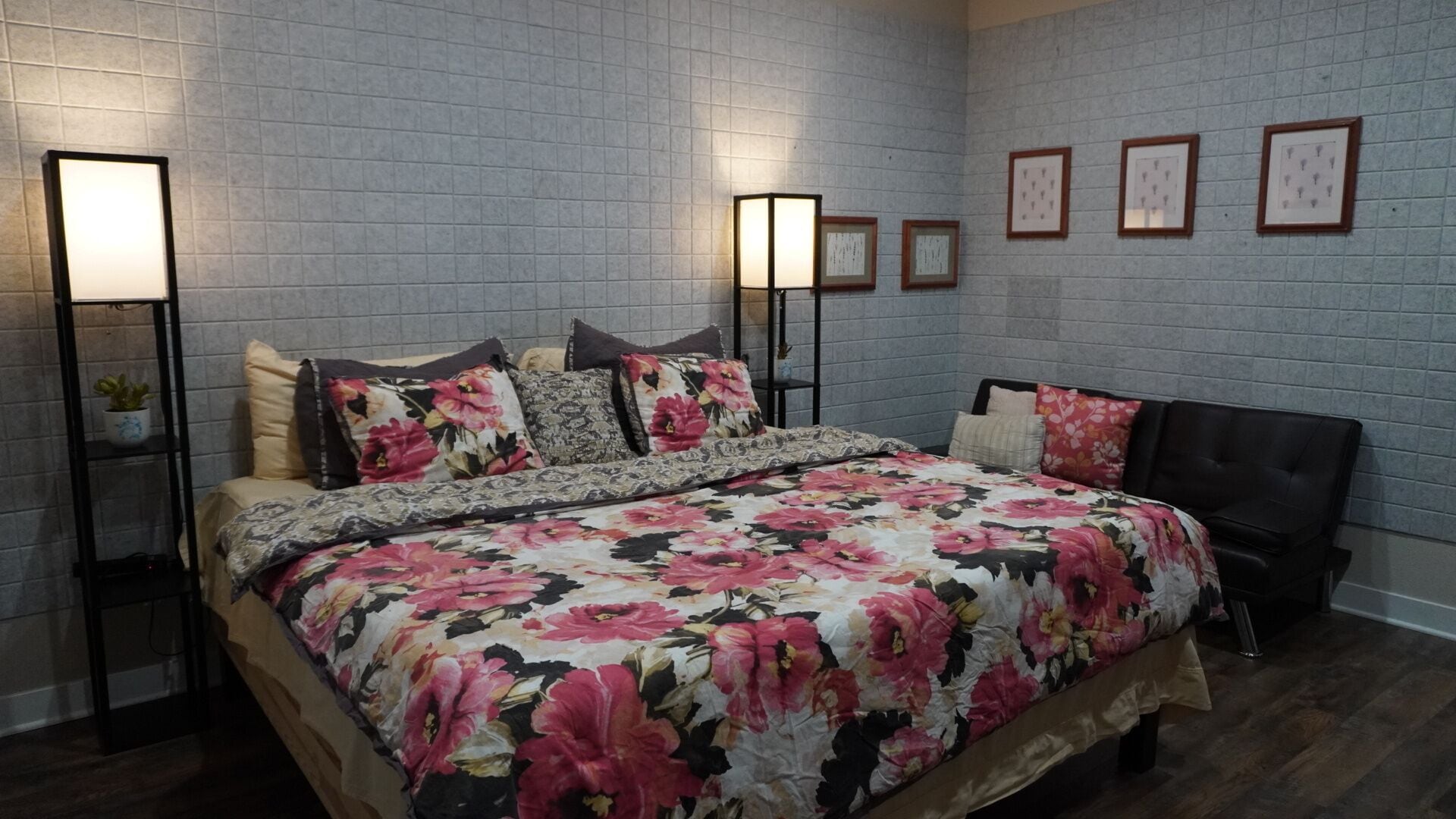 Bügeleisen/Bügelbrett, Internetzugang, Bettwäsche