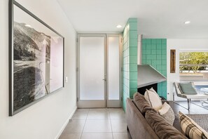 Interior - Mid-Century Retreat - Spacious 4-bedroom (Palm Springs)