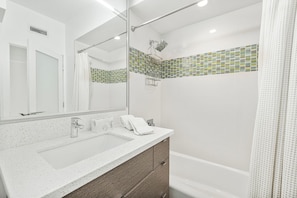 Shower, hair dryer, towels - Mid-Century Retreat - Spacious 4-bedroom (Palm Springs)