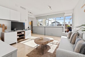 Smart TV, books, video library, stereo