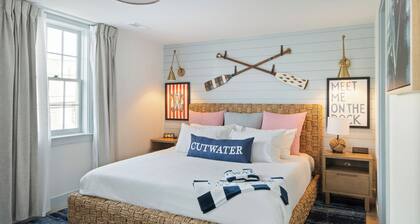 New Spacious 3BR l Captain's Suite l Downtown+ Patio