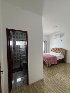 4 bedrooms, Internet, bed sheets - Spacious house with pool near the beach – Praia de Fora (Palhoça)