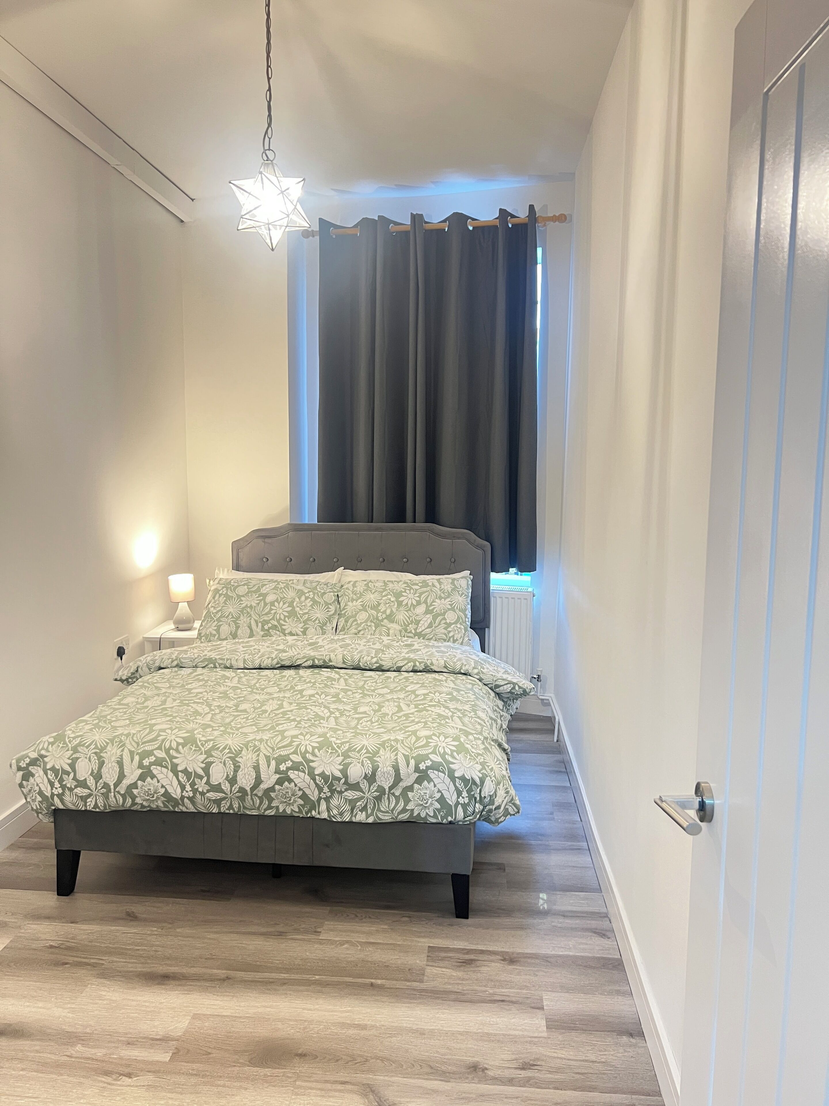 2 slaapkamers, een strijkplank/strijkijzer, wifi, beddengoed