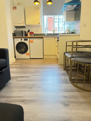 Interior - Two Bedroom Hanwell Modern Nest (London)