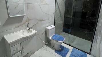 HandtĂŒcher, Seife, Toilettenpapier