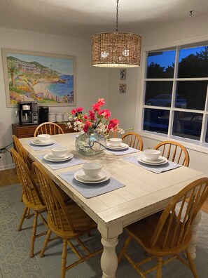 Dining - Rollo's Roost is an authentic-funky and quaint beach house.  Bright & charming. (Cape May)