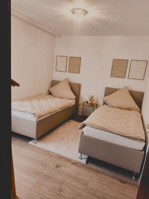 Iron/ironing board, WiFi, bed sheets - Henno's Apartment (Bielefeld)