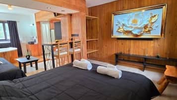 Executive Suite | Free WiFi, bed sheets
