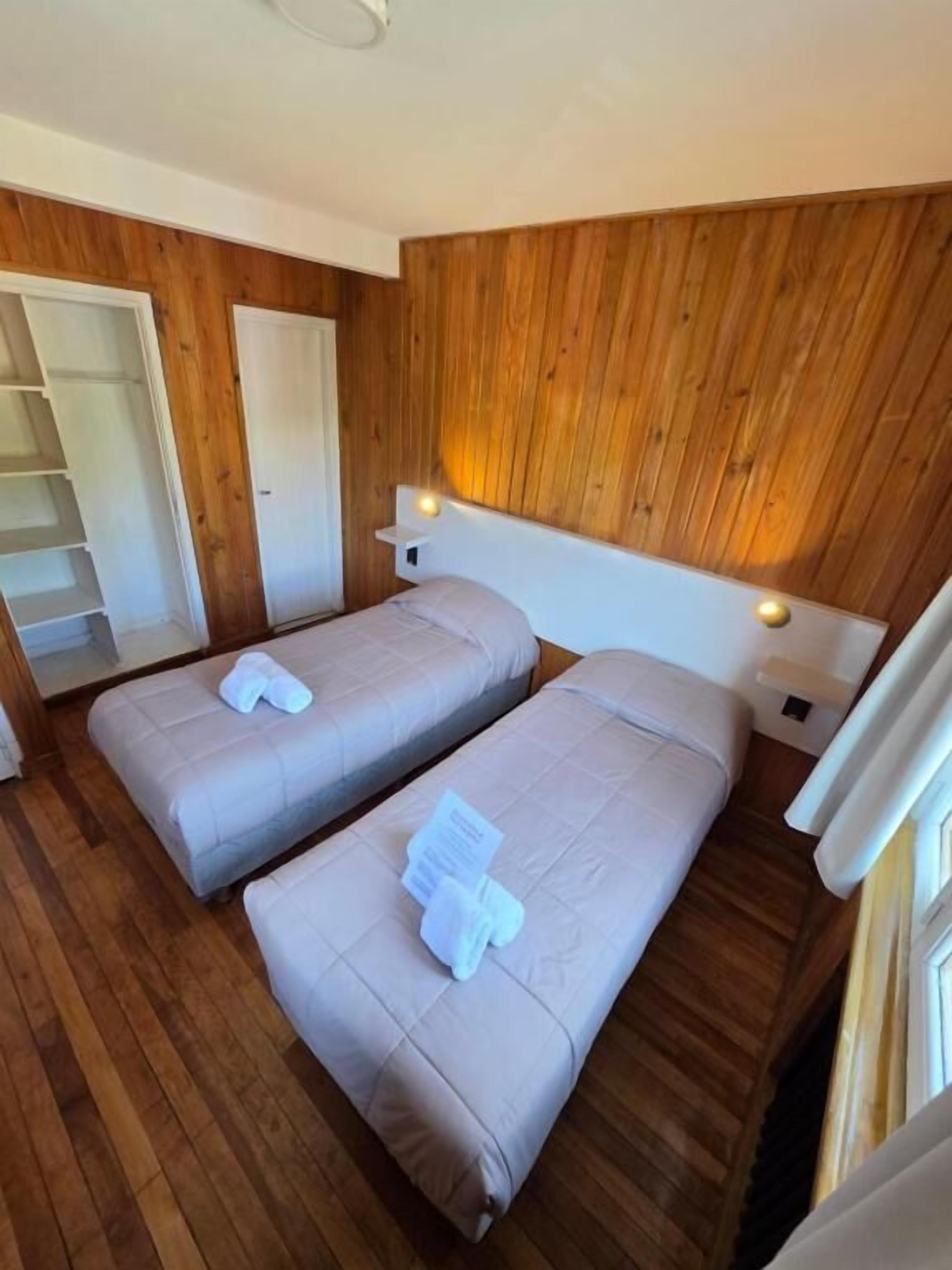 Værelse med 2 enkeltsenge