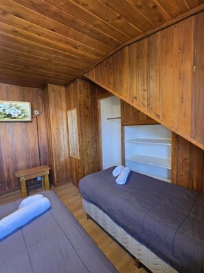 Quarto triplo | Wi-Fi de cortesia, roupa de cama
