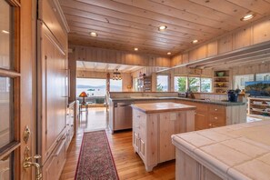Fridge, microwave, oven, stovetop - Lake House with Pier and Buoy (Tahoe Vista)
