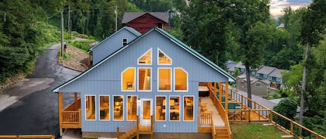 House (6 Bedrooms) | Front of property