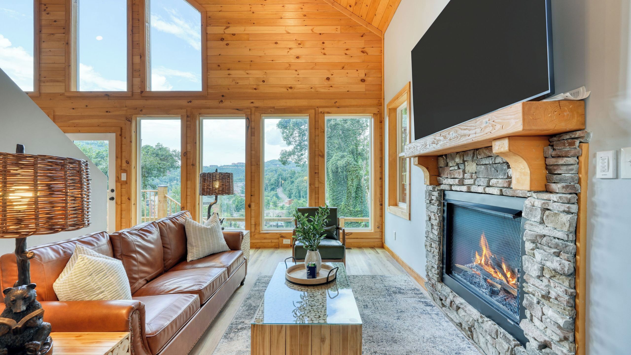 House (6 Bedrooms) | Interior