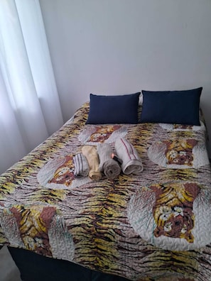 1 bedroom, iron/ironing board, free WiFi, bed sheets - Charming studio with AC in peaceful Niterói neighborhood (Niterói)