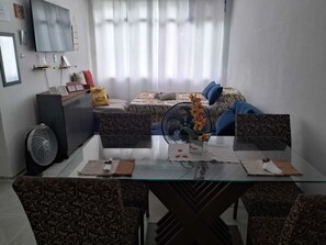 Dining - Charming studio with AC in peaceful Niterói neighborhood (Niterói)