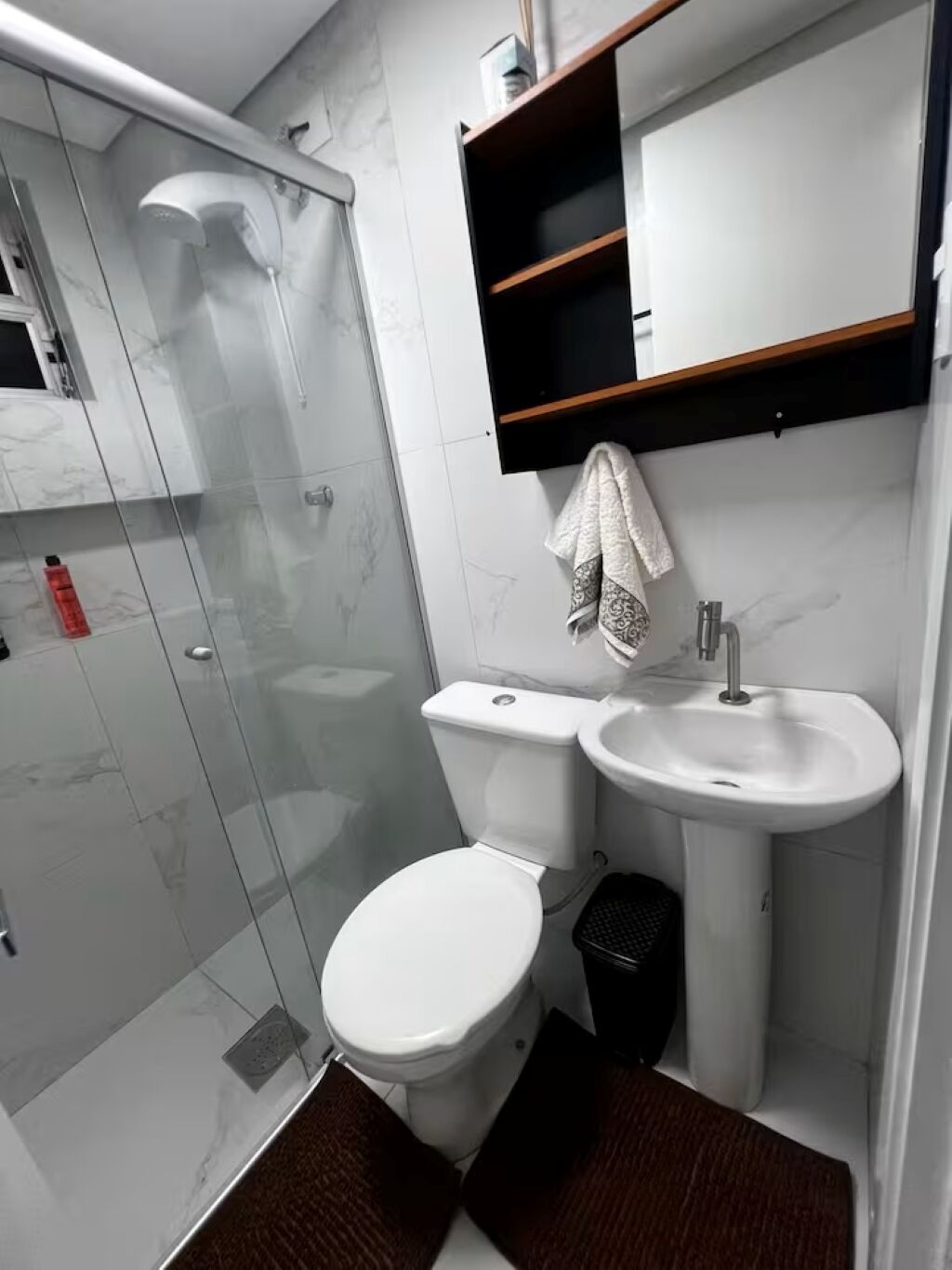 Toallas y papel de baño 