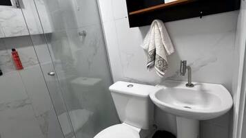 Toallas y papel de baño